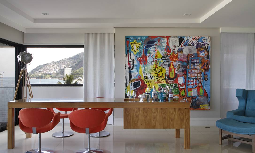 O Impacto Visual dos Quadros Gigantes em Ambientes com Pé-Direito Duplo