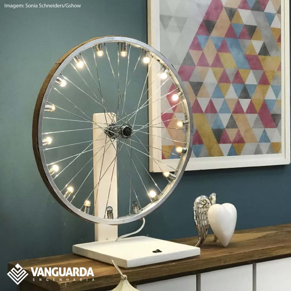 como fazer luminária com garrafa de vidro para decoração