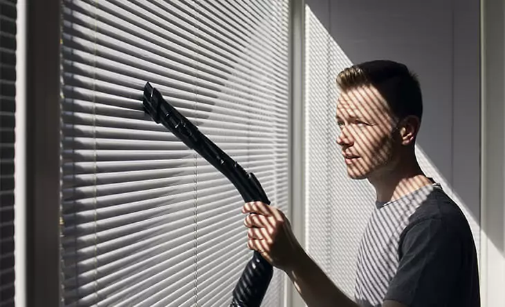 Como Evitar Mofo e Empenamento em Persianas de Madeira