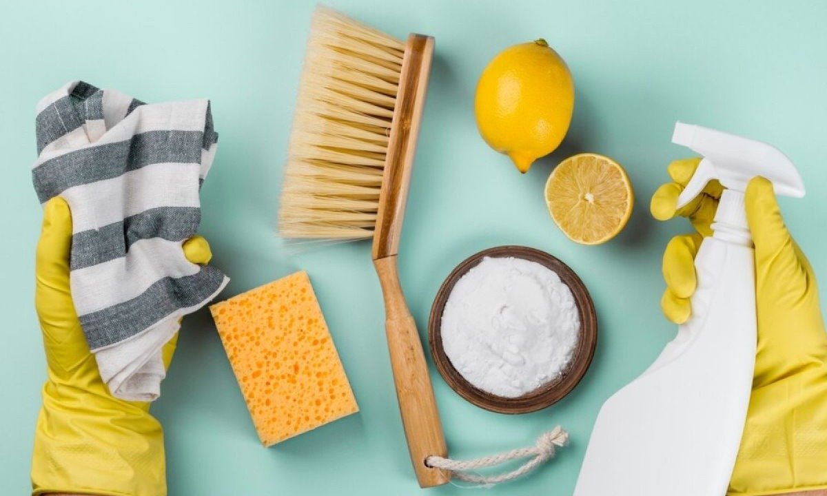 Como armazenar produtos de limpeza para proteger sua família e animais