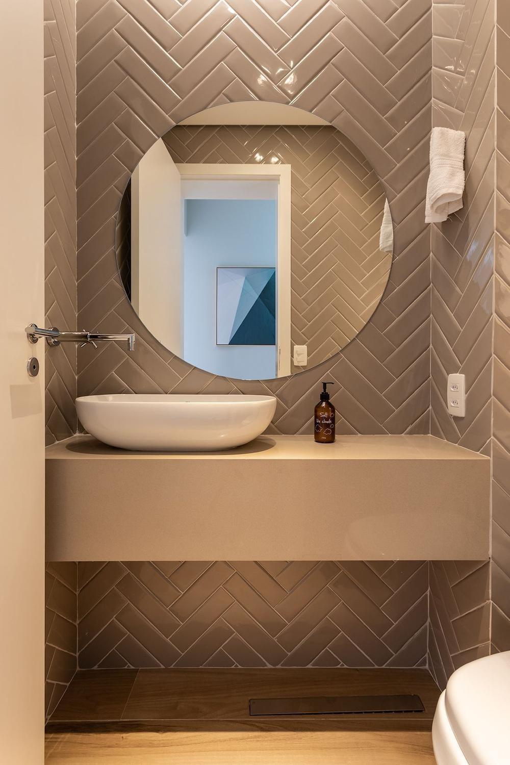 espelho com led vs espelho sem led para banheiro