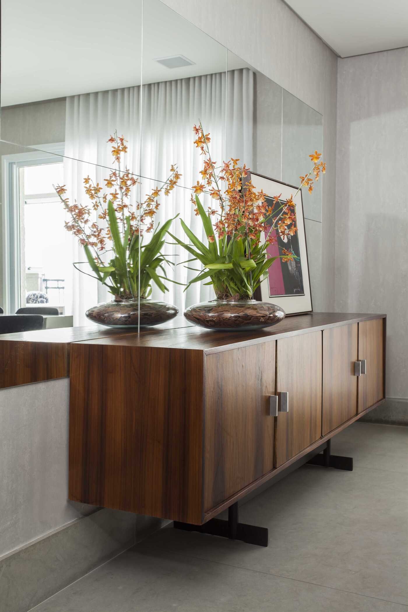 espelho redondo vs espelho orgânico para sala de jantar