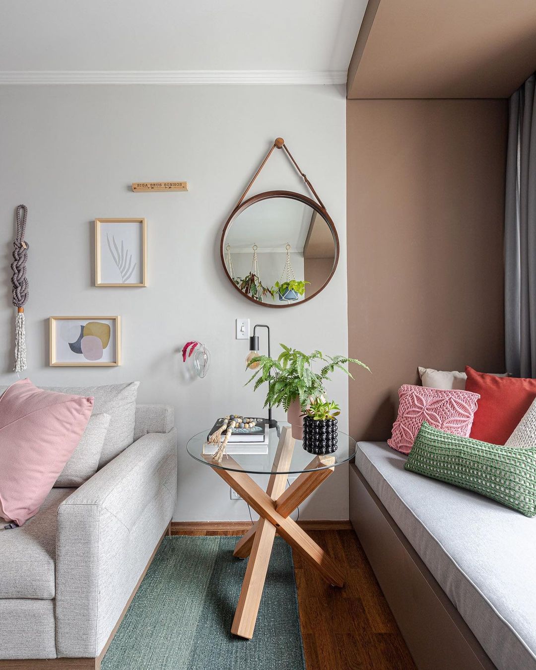 ideias de decoração com espelho redondo para quarto