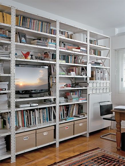 estante de aco na decoracao