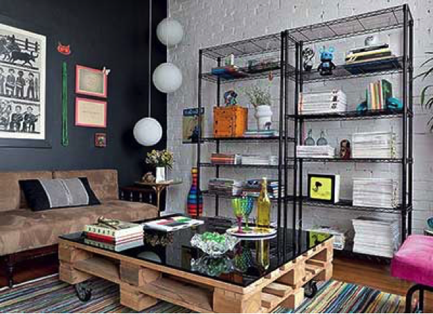 estante de aco na decoracao