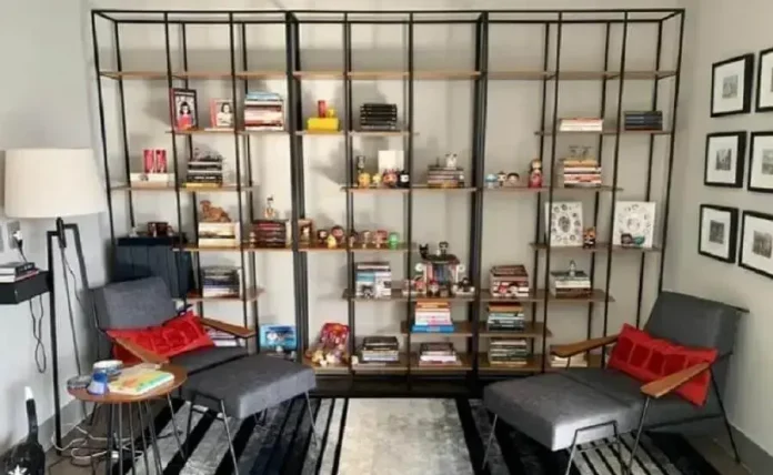 estante de aco na decoracao