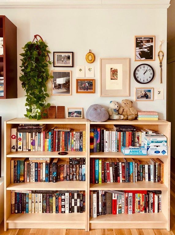 DIY: Crie Sua Própria Estante de Livros Industrial com Materiais Reciclados