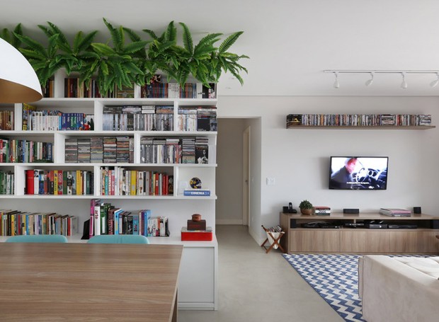 erros comuns ao escolher estante sala pequena