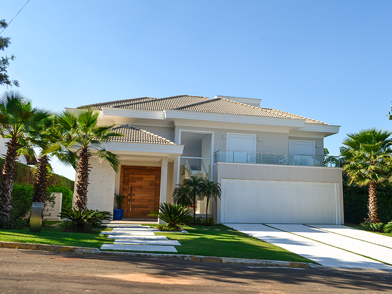fachada de casa com telhado de telha de concreto palha