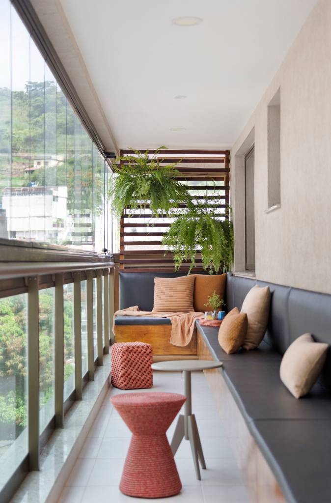 Como Escolher o Melhor Sistema de Envidraçamento para Sua Varanda