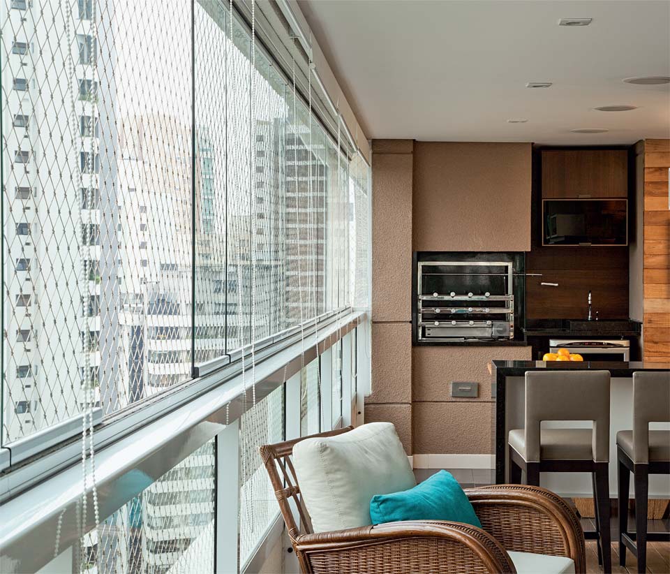 Jardins Verticais e Iluminação: Dicas para Decorar Varandas Envidraçadas