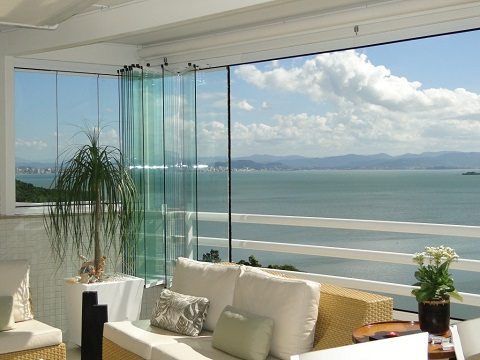 ideias criativas para fechamento de varanda com vidro transforme seu espaco