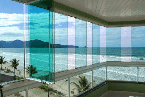 Transforme Sua Varanda em Home Office ou Área Gourmet com Vidro