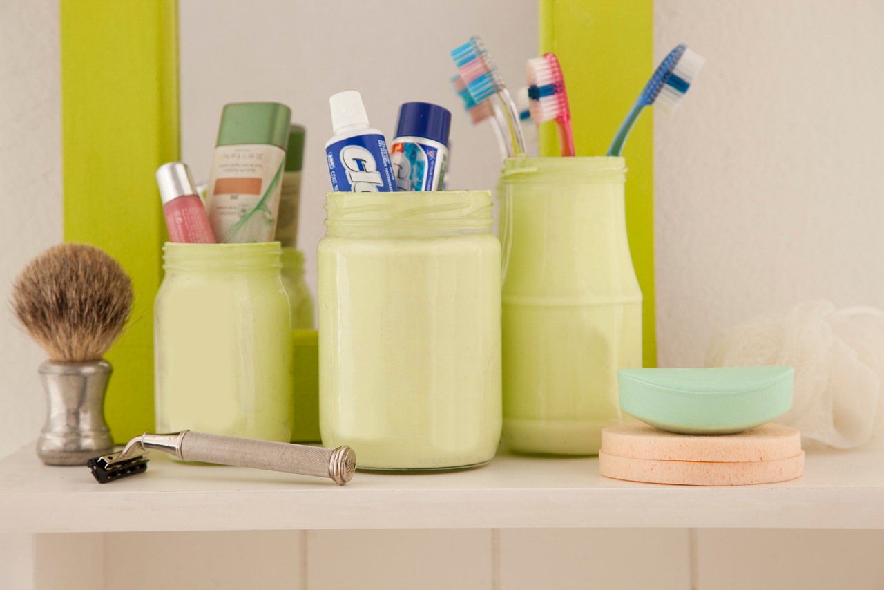 Passo a passo: divisória de arame para porta-escovas de vidro