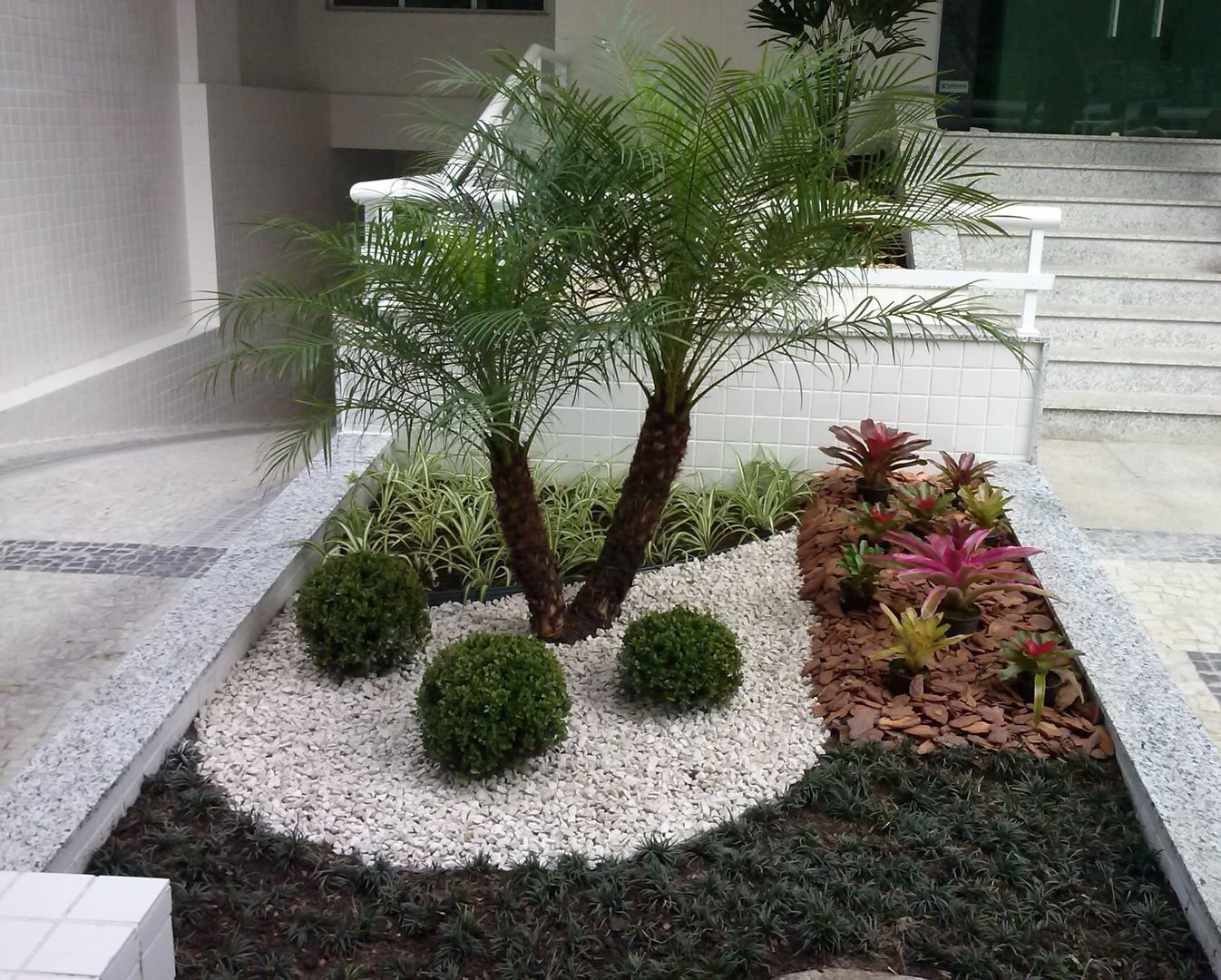 como fazer um jardim no quintal gastando pouco