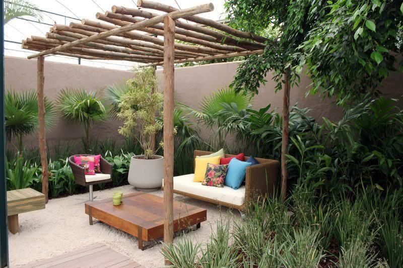 jardim no quintal com flores