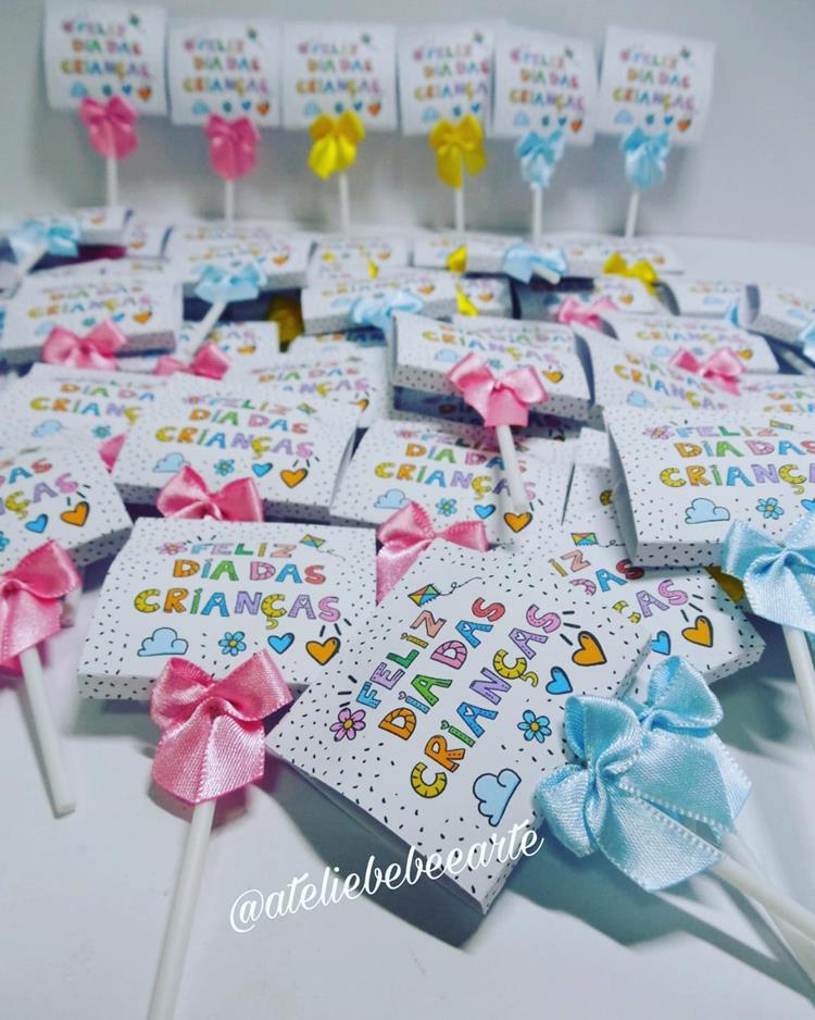 lembrancinhas dia das criancas com tema minecraft e safari chic