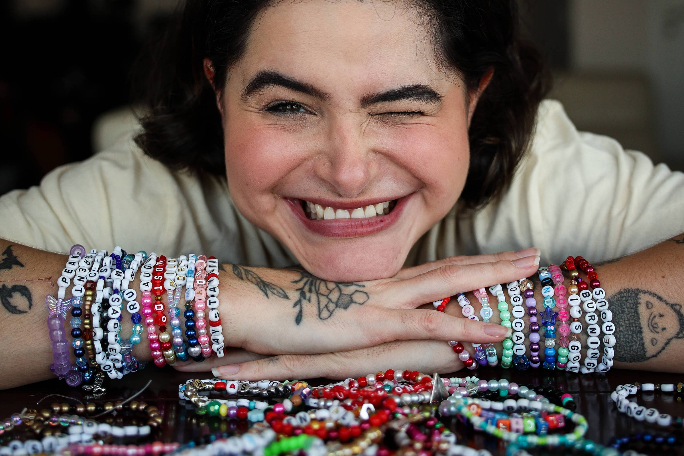 como fazer pulseira de miçanga com nome passo a passo