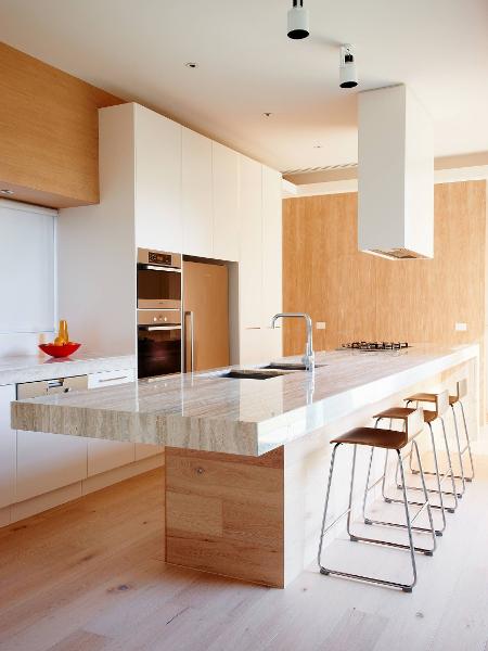 Ilhas de cozinha pequenas: soluções inteligentes com carrinhos e modelos compactos