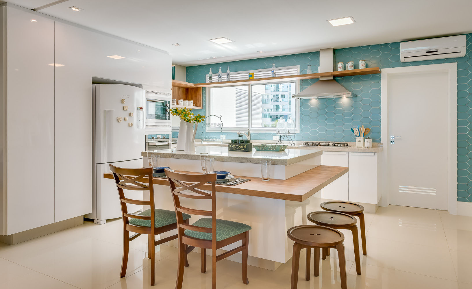 Ilha de cozinha planejada vs. modulada: qual a melhor opção?