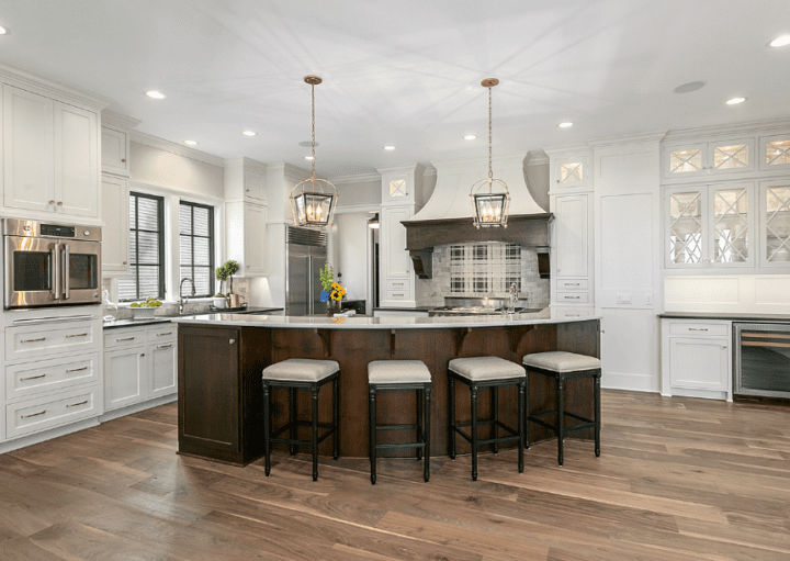 Ilha de cozinha planejada vs. modulada: qual a melhor opção?