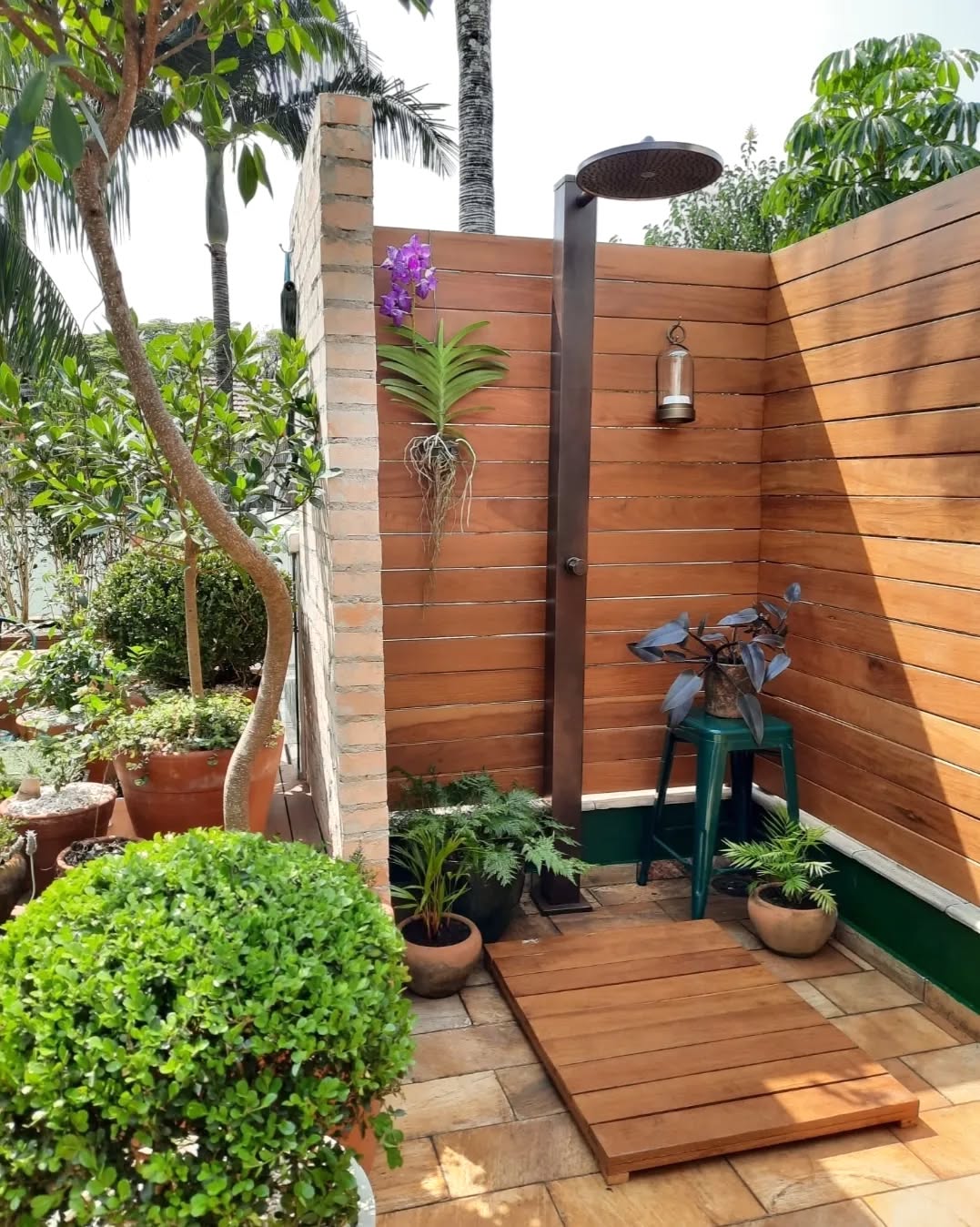 chuveiro de inox para deck de jardim