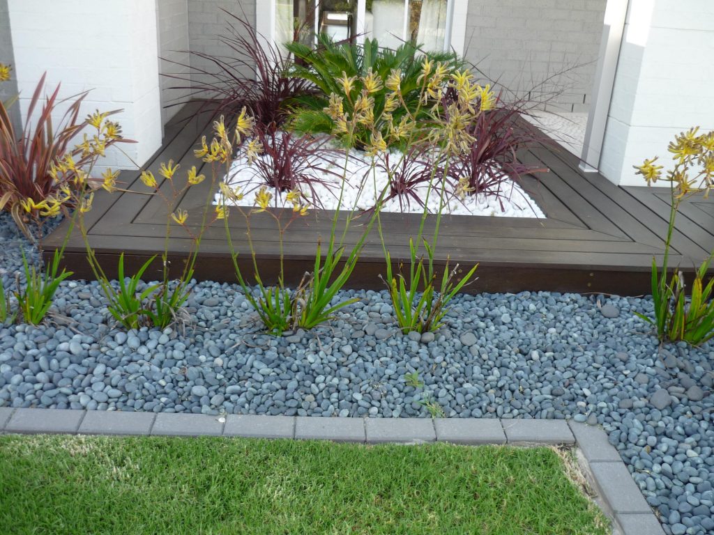 jardim com pedras brancas