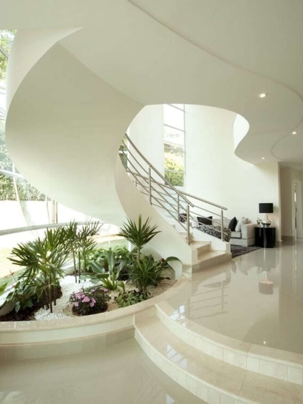 jardim embaixo da escada