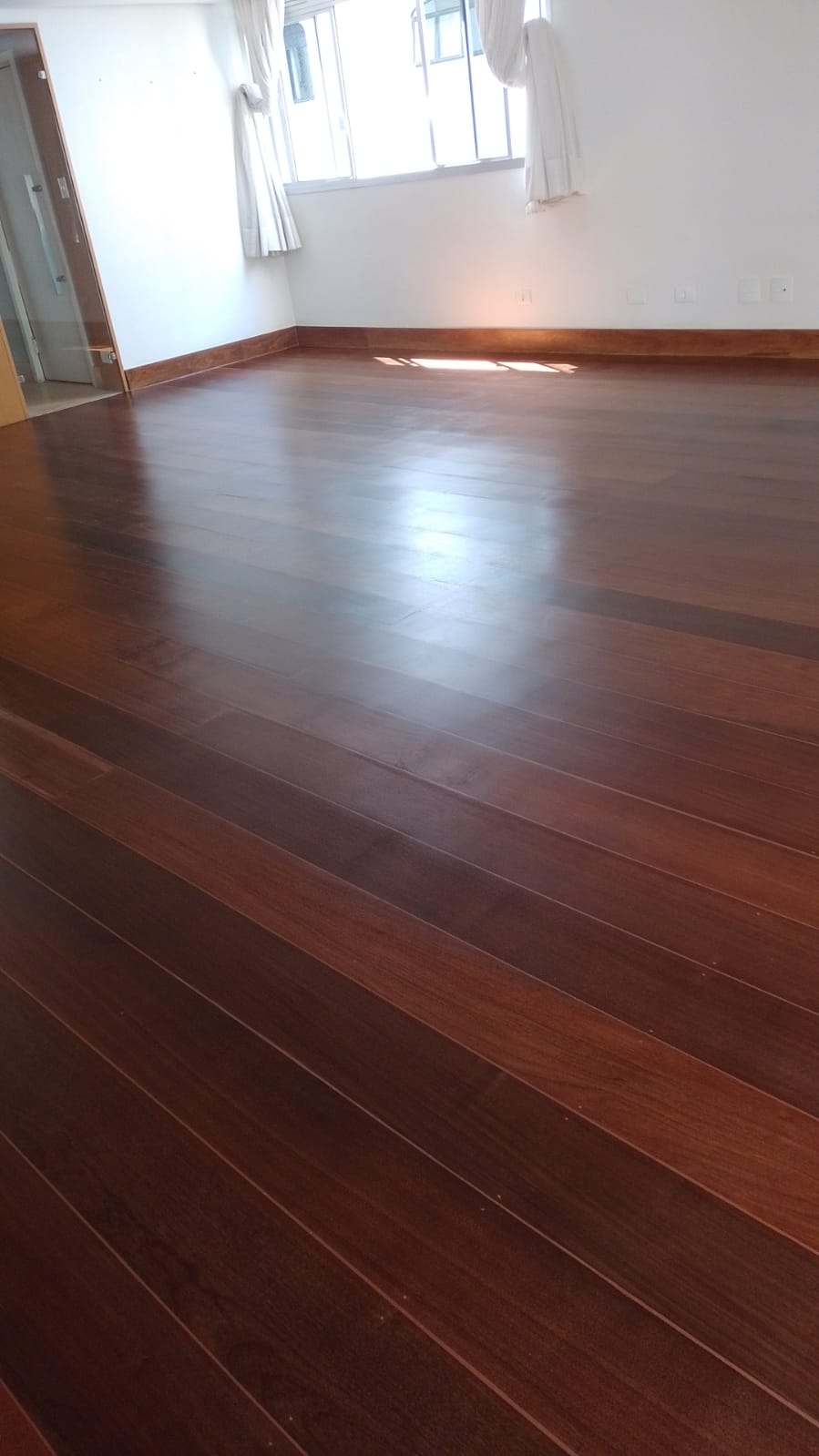 Pisos laminados vs. vinílicos: qual a melhor opção