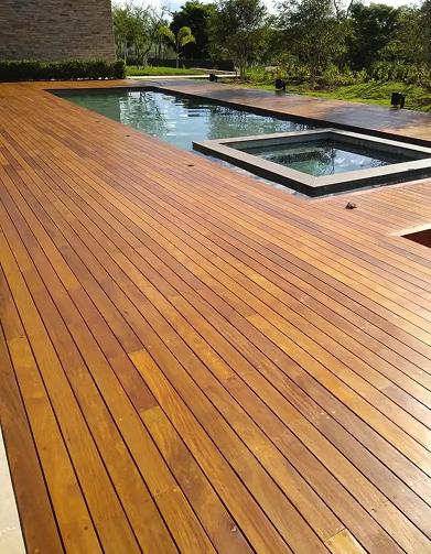 Decks de madeira: durabilidade e beleza para áreas externas