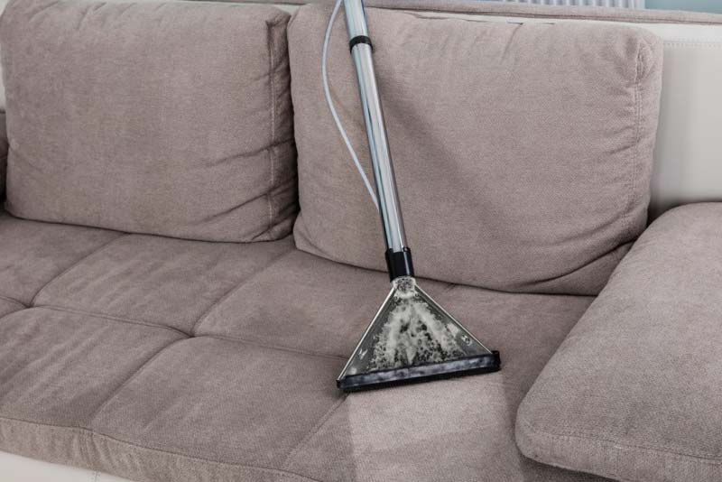 Decifrando a Etiqueta do Sofá: O Guia Essencial para Não Danificar seu Estofado