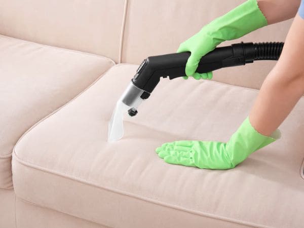 Vinagre ou Álcool: Qual a Melhor Receita Caseira para Limpar seu Sofá a Seco?