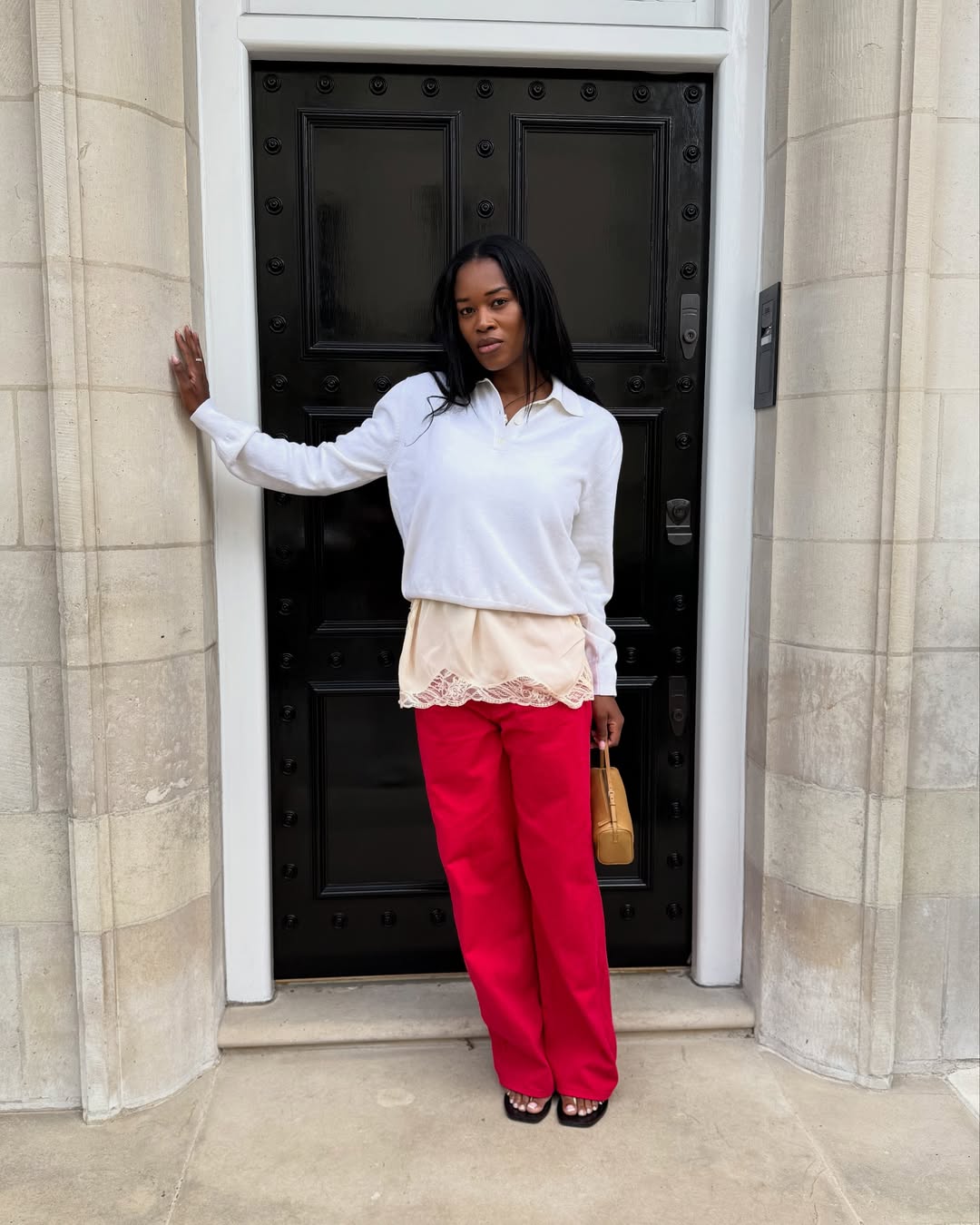 como não errar no look calça vermelha