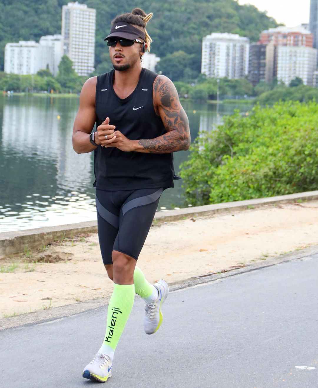 tenis ideal para correr em parque com terra