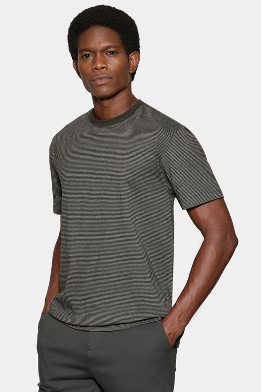 looks com camiseta branca basica