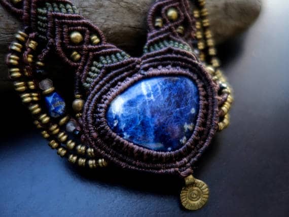 Macramê para Iniciantes: Aprenda os Nós Essenciais para Joias