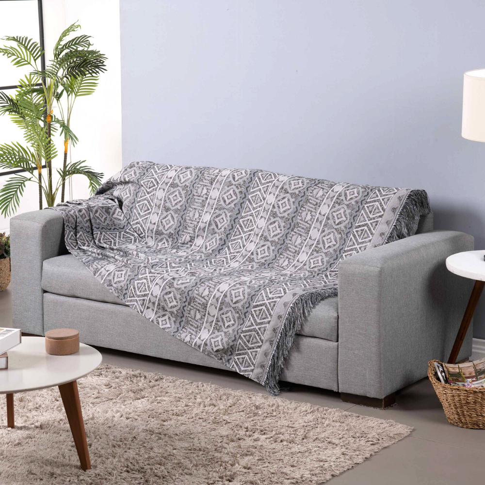 Como Escolher o Tecido Ideal de Manta para o Seu Sofá