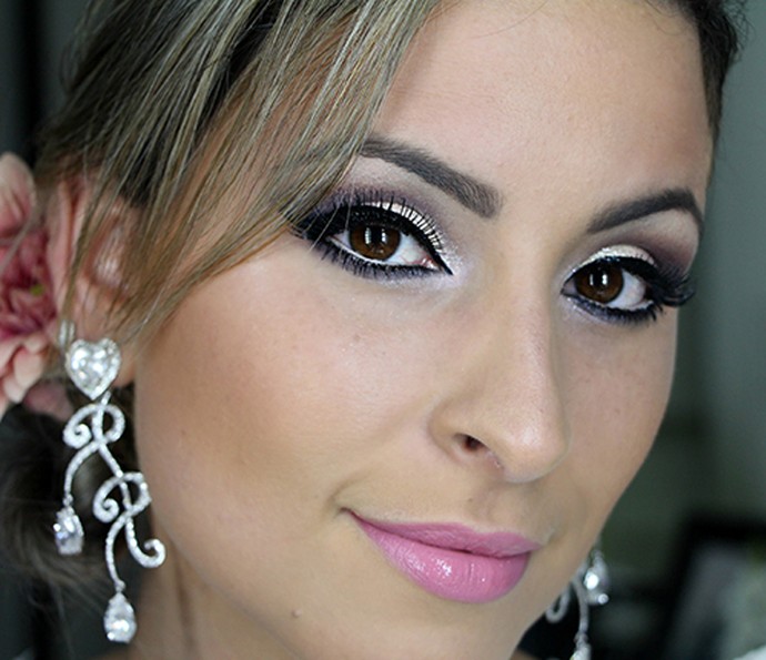 Como Escolher o Batom Perfeito para Noivas Maduras: Tons e Texturas