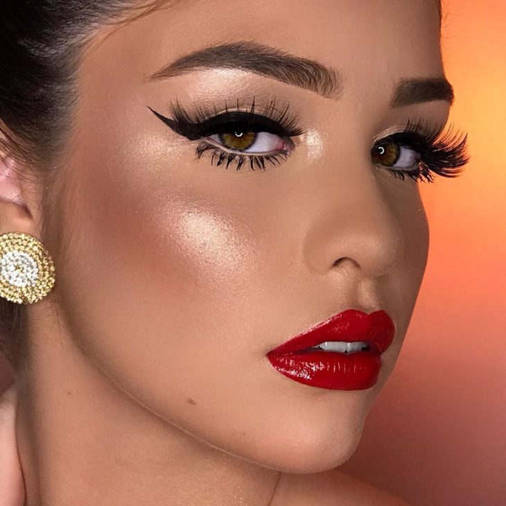 maquiagem para pele morena com batom vermelho