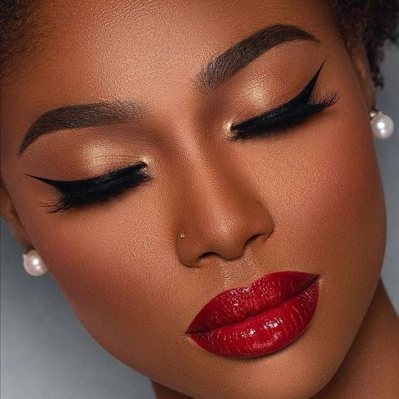 maquiagem para pele morena com batom vermelho