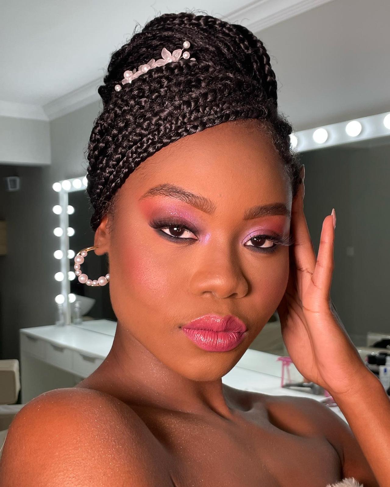 maquiagem para pele morena com batom vermelho