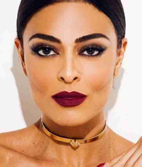 maquiagem para pele morena com batom vermelho