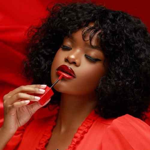 maquiagem para pele morena com batom vermelho