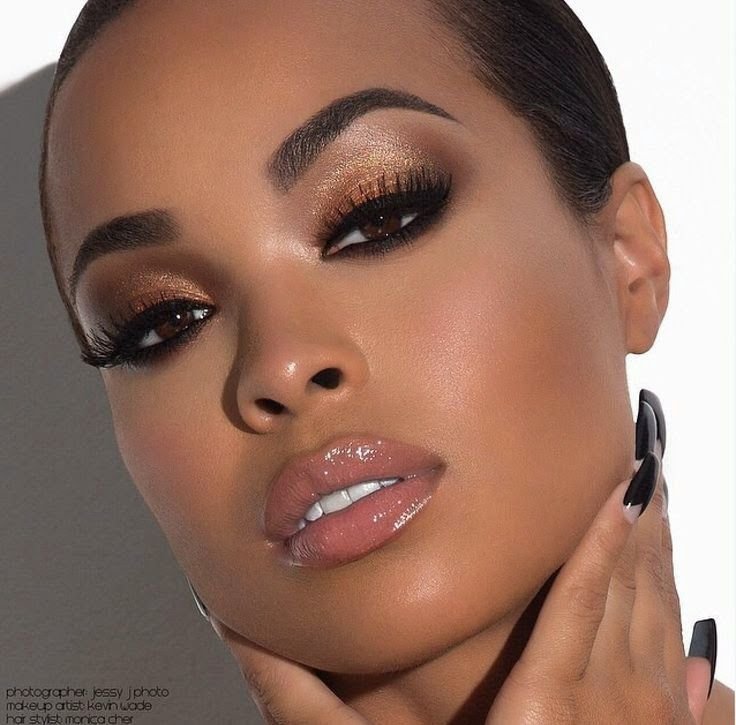 maquiagem para pele morena com batom vermelho