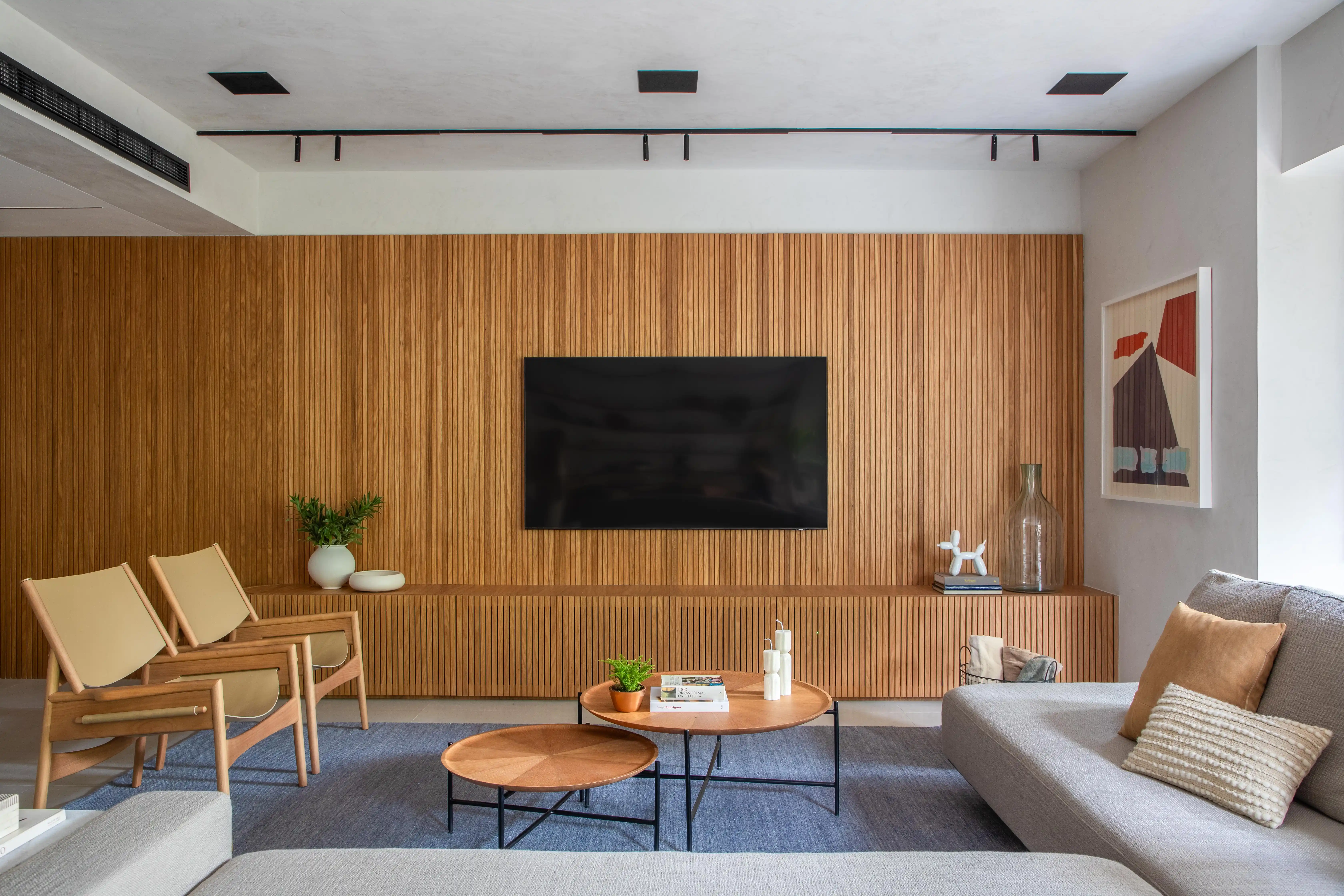 marcenaria planejada vs sob medida para sala de estar