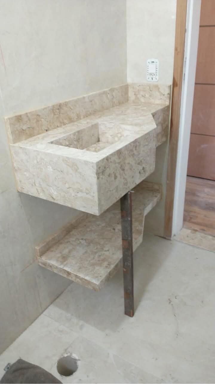 marmore travertino no banheiro rustico