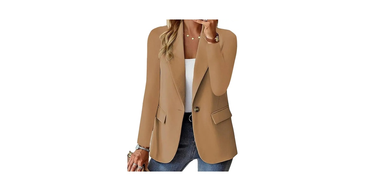 erros ao combinar blazer com vestido estampado no escritório