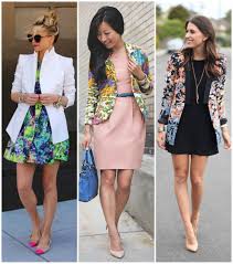 blazer preto vs blazer branco com vestido estampado para trabalhar