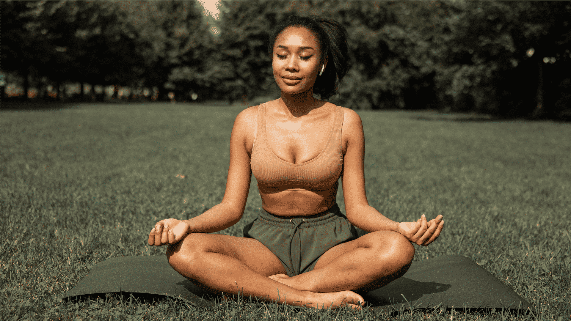 5 ideias de títulos:
1. Mindfulness para Iniciantes: Um Guia Prático para o Dia a Dia
2. Os Benefícios Comprovados do Mindfulness para a Saúde Mental e Física
3. Como Integrar o Mindfulness na Rotina de Trabalho: Técnicas e Dicas
4. Alimentação Consciente: Descubra o Poder do Mindful Eating
5. Mindfulness e Sono: Melhore sua Qualidade de Descanso com Atenção Plena