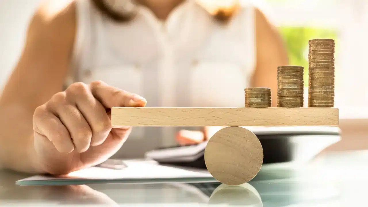 Minimalismo e Orçamento: Simplifique Suas Contas e Economize Mais